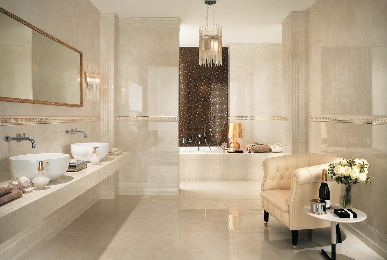 Мягкость цвета и теплые оттенки Champagne Onyx великолепно смотрятся на настенных ректифицированных плитках формата 30,5x91,5 см. Вертикальная укладка, дополненная декорами Lesena (имитация колонн) и Greca, создаёт в интерьере стильную благородную атмосферу. Богатый набор декоров и лёгкость резки делают укладку материала простой даже в сложных ситуациях.